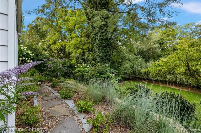 22601 Highbank Drive, Beverly Hills, MI 48025