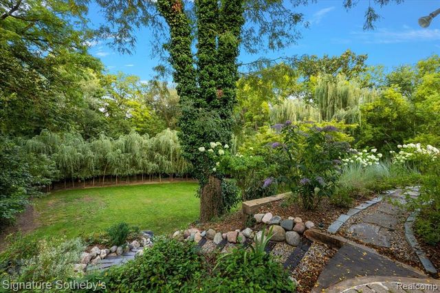 22601 Highbank Drive, Beverly Hills, MI 48025