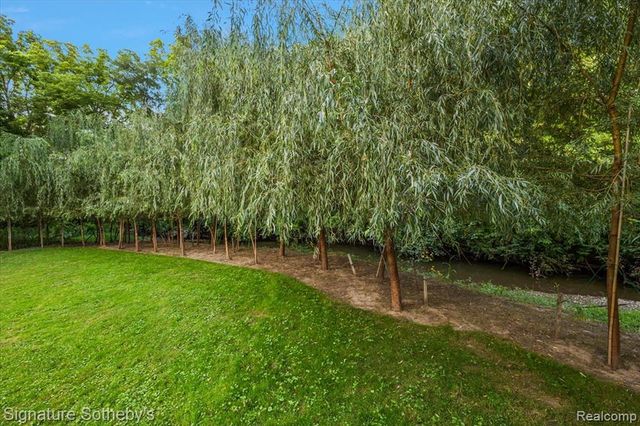 22601 Highbank Drive, Beverly Hills, MI 48025