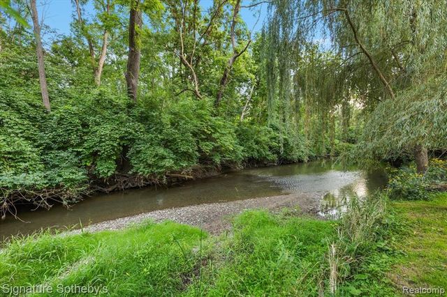 22601 Highbank Drive, Beverly Hills, MI 48025