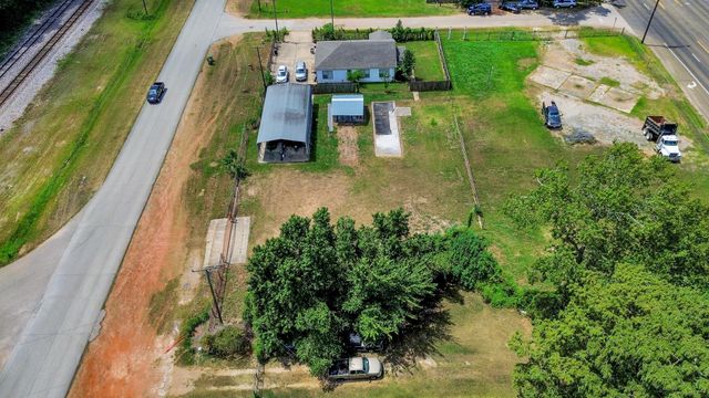 1301 N San Jacinto Avenue, Cleveland, TX 77327