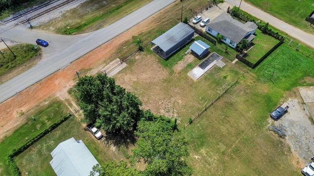 1301 N San Jacinto Avenue, Cleveland, TX 77327
