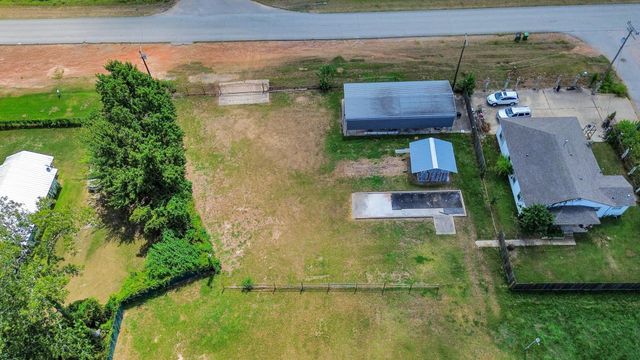 1301 N San Jacinto Avenue, Cleveland, TX 77327