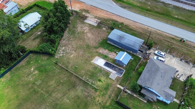 1301 N San Jacinto Avenue, Cleveland, TX 77327