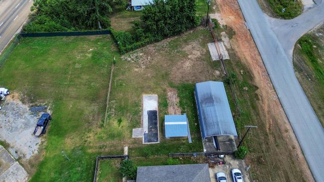 1301 N San Jacinto Avenue, Cleveland, TX 77327