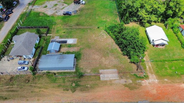 1301 N San Jacinto Avenue, Cleveland, TX 77327