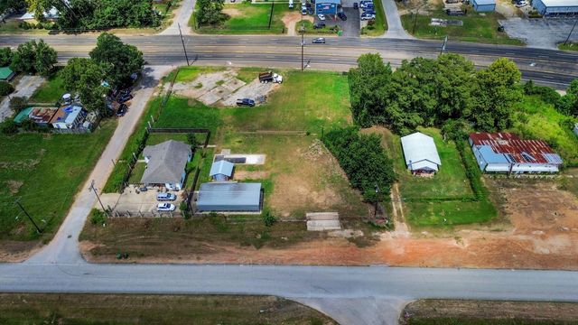 1301 N San Jacinto Avenue, Cleveland, TX 77327