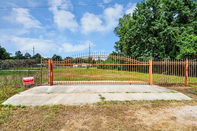 1301 N San Jacinto Avenue, Cleveland, TX 77327