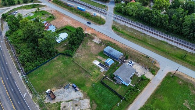 1301 N San Jacinto Avenue, Cleveland, TX 77327