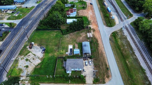 1301 N San Jacinto Avenue, Cleveland, TX 77327