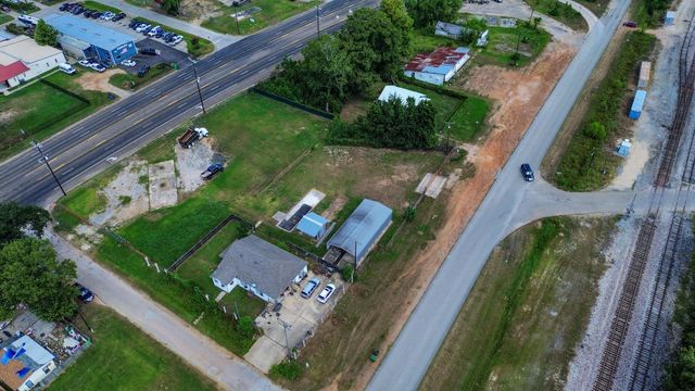 1301 N San Jacinto Avenue, Cleveland, TX 77327