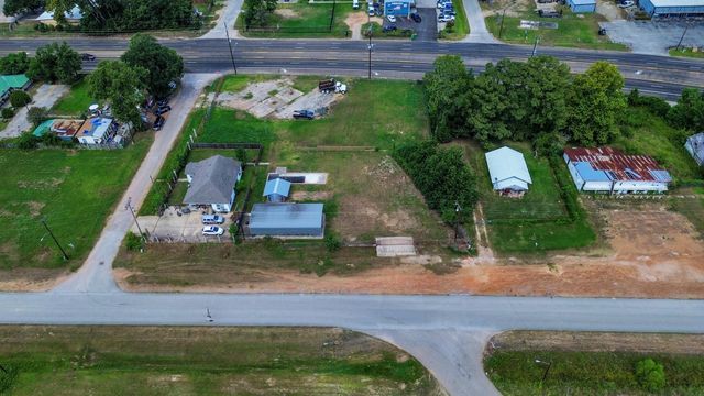 1301 N San Jacinto Avenue, Cleveland, TX 77327