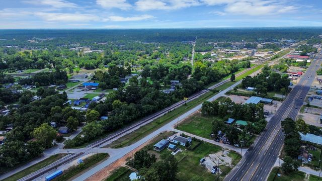 1301 N San Jacinto Avenue, Cleveland, TX 77327