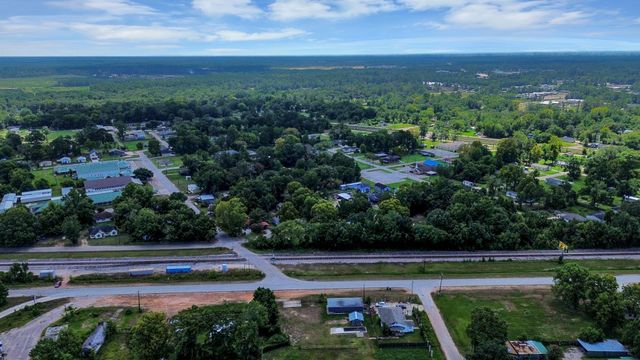 1301 N San Jacinto Avenue, Cleveland, TX 77327