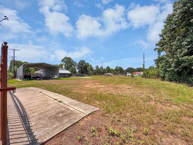 1301 N San Jacinto Avenue, Cleveland, TX 77327