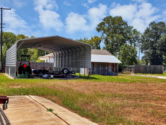 1301 N San Jacinto Avenue, Cleveland, TX 77327