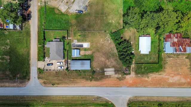 1301 N San Jacinto Avenue, Cleveland, TX 77327