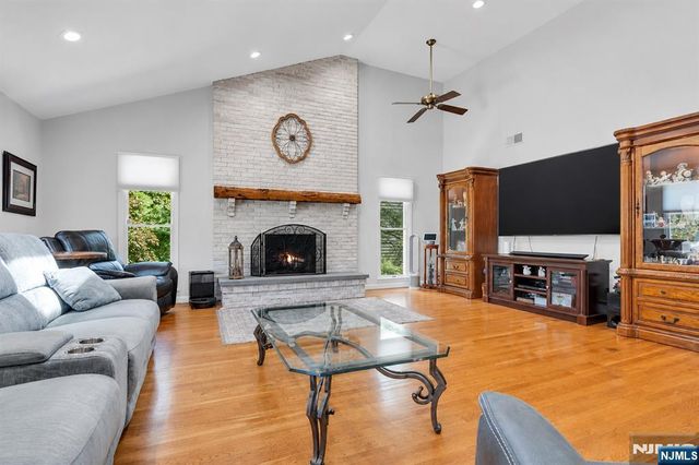 24 Fox Hollow Road, Ramsey, NJ 07446