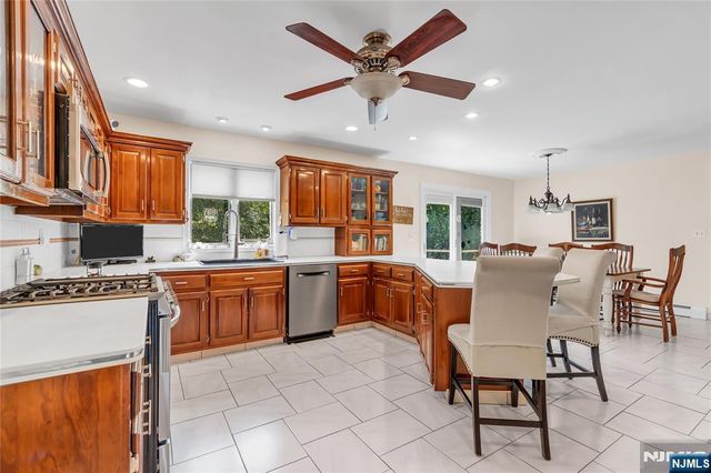 24 Fox Hollow Road, Ramsey, NJ 07446