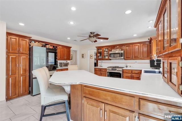 24 Fox Hollow Road, Ramsey, NJ 07446