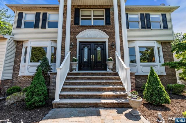 24 Fox Hollow Road, Ramsey, NJ 07446