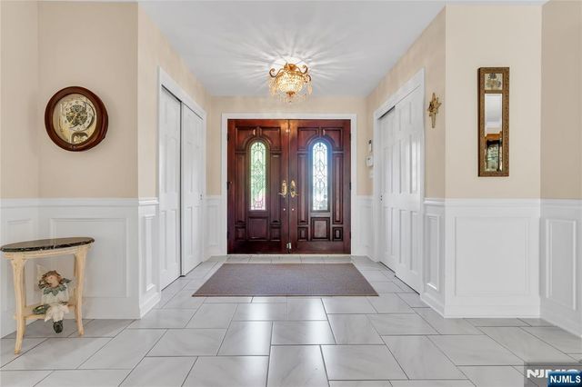 24 Fox Hollow Road, Ramsey, NJ 07446