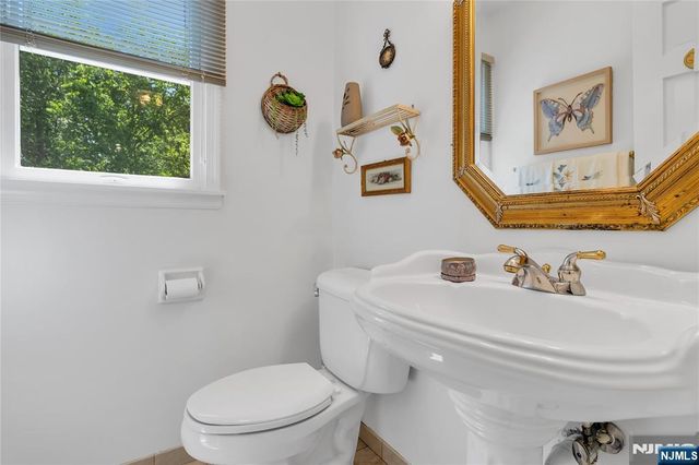 24 Fox Hollow Road, Ramsey, NJ 07446