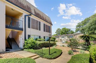 1807 Stoney Brook Drive 204, Houston, TX 77063