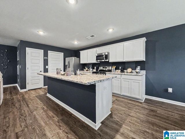 282 AMBER AVENUE, Calera, AL 35040
