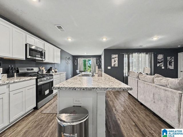 282 AMBER AVENUE, Calera, AL 35040
