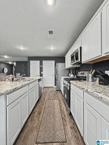 282 AMBER AVENUE, Calera, AL 35040