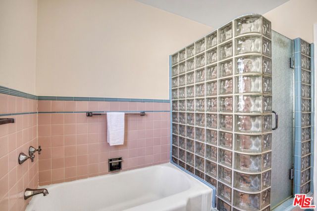 6264 Mosley Avenue, Los Angeles, CA 90056