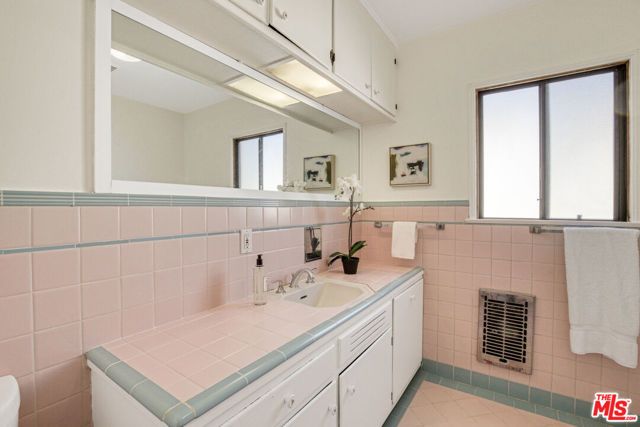 6264 Mosley Avenue, Los Angeles, CA 90056