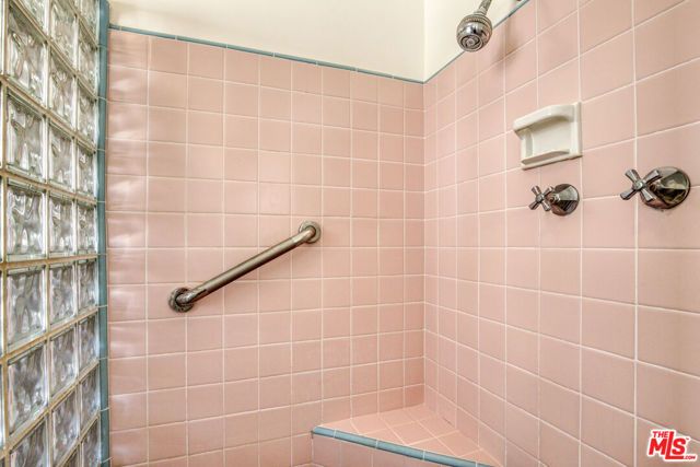 6264 Mosley Avenue, Los Angeles, CA 90056