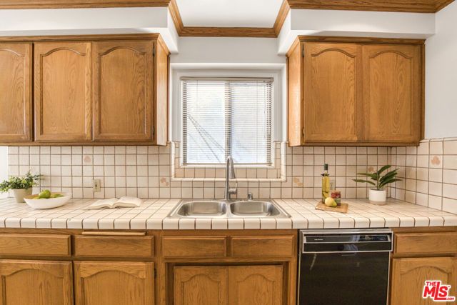 6264 Mosley Avenue, Los Angeles, CA 90056