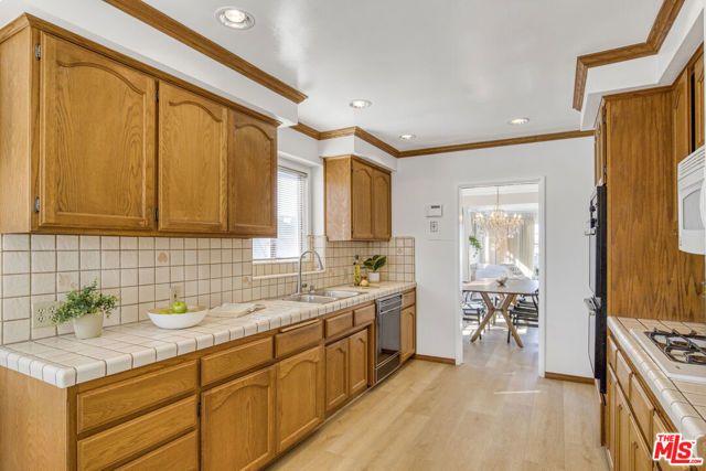 6264 Mosley Avenue, Los Angeles, CA 90056