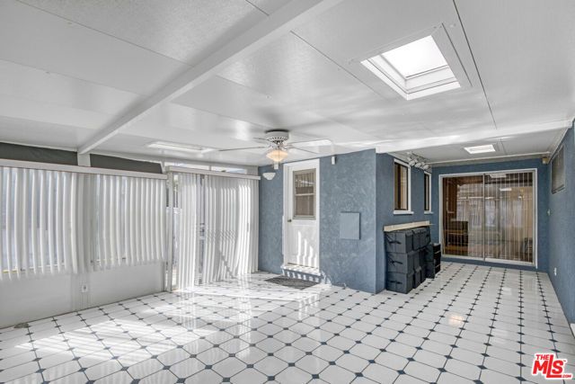 6264 Mosley Avenue, Los Angeles, CA 90056