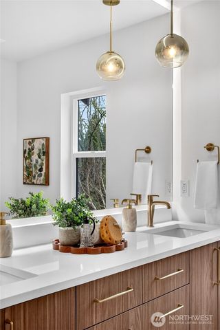 11011 Goodwin Way NE, Seattle, WA 98125