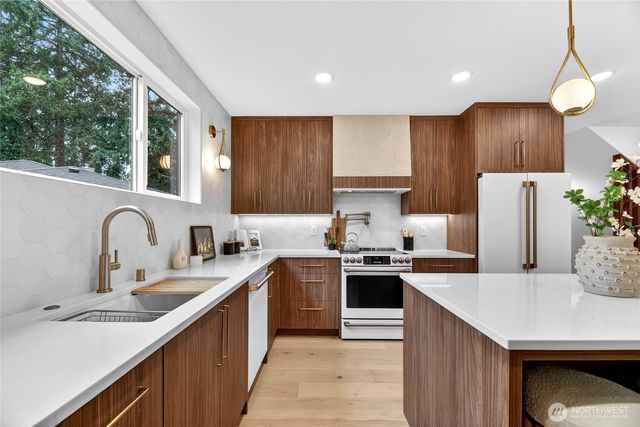 11011 Goodwin Way NE, Seattle, WA 98125