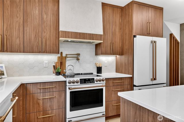 11011 Goodwin Way NE, Seattle, WA 98125