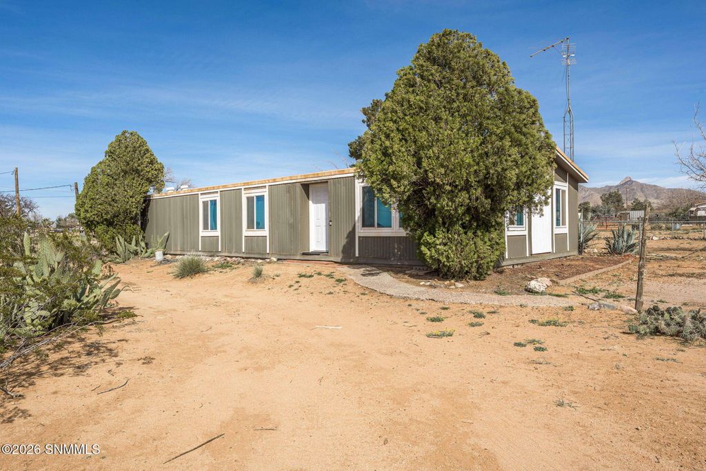 6744 Macarthur Road, Las Cruces, NM 88012