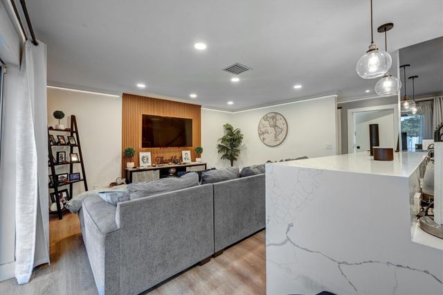 9581 NW 9th Court, Plantation, FL 33324