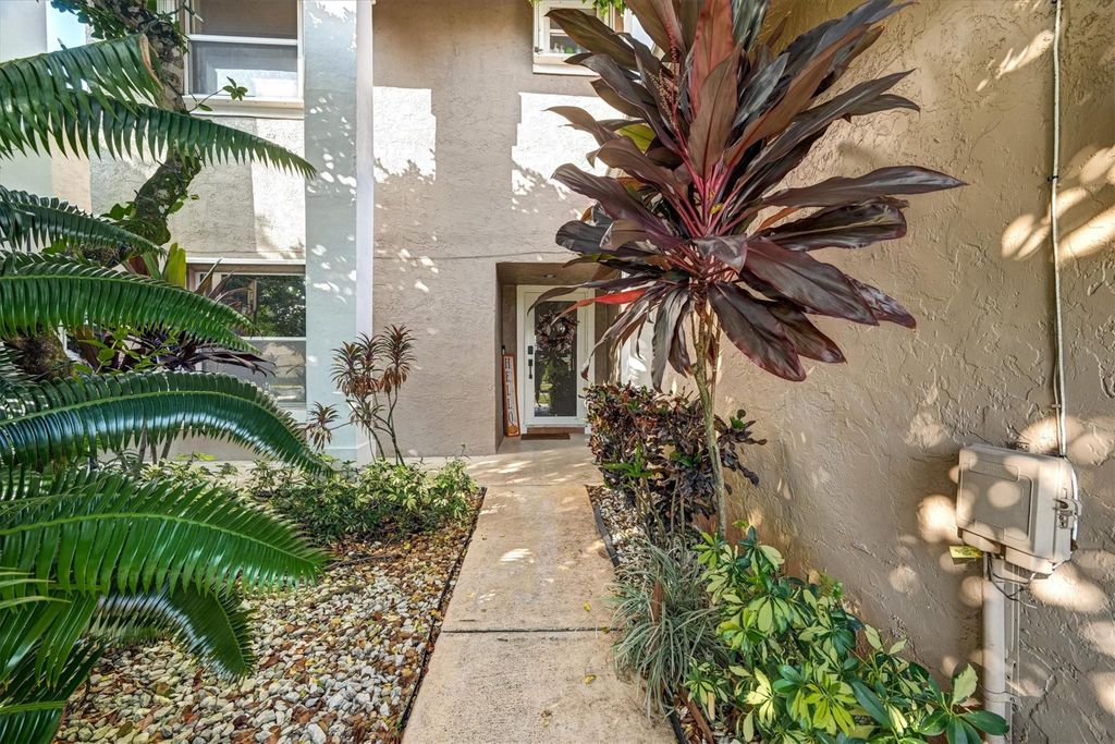 9581 NW 9th Court, Plantation, FL 33324