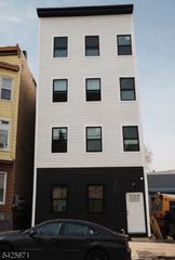 142 Mill St, Paterson City, NJ 07501