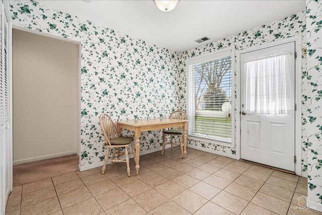 1028 W Villa Drive, Des Plaines, IL 60016