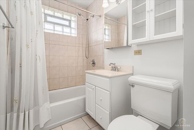 1028 W Villa Drive, Des Plaines, IL 60016