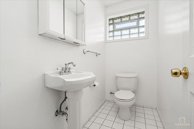 1028 W Villa Drive, Des Plaines, IL 60016