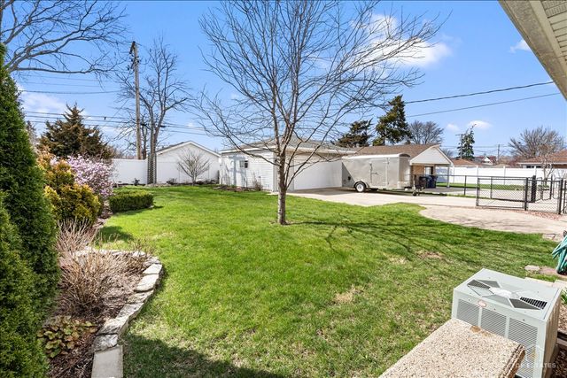 1028 W Villa Drive, Des Plaines, IL 60016