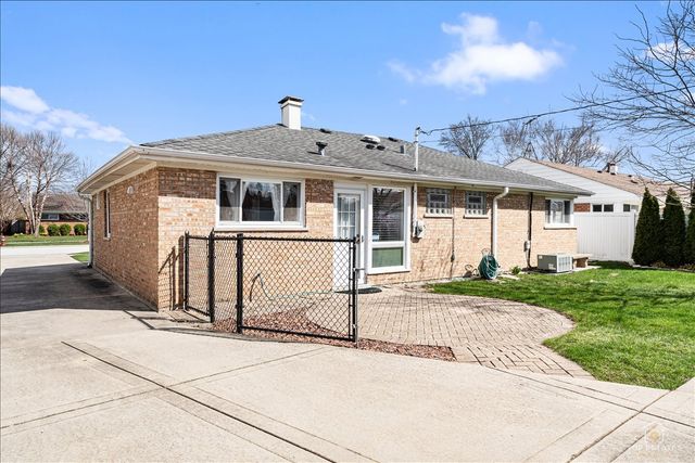 1028 W Villa Drive, Des Plaines, IL 60016