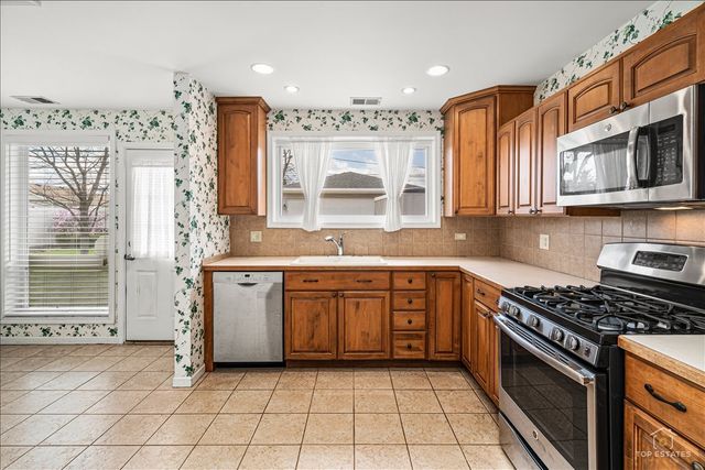 1028 W Villa Drive, Des Plaines, IL 60016